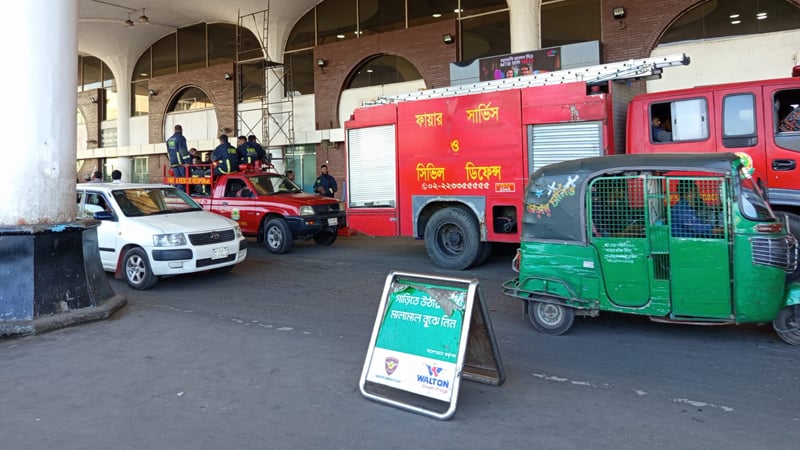 শাহজালাল বিমানবন্দরের বহির্গমন টার্মিনালে হঠাৎ আগুনের ধোঁয়া
